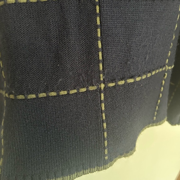 Cozy Navy Leaf Patterned Sweatshirt - Picture 5 of 6